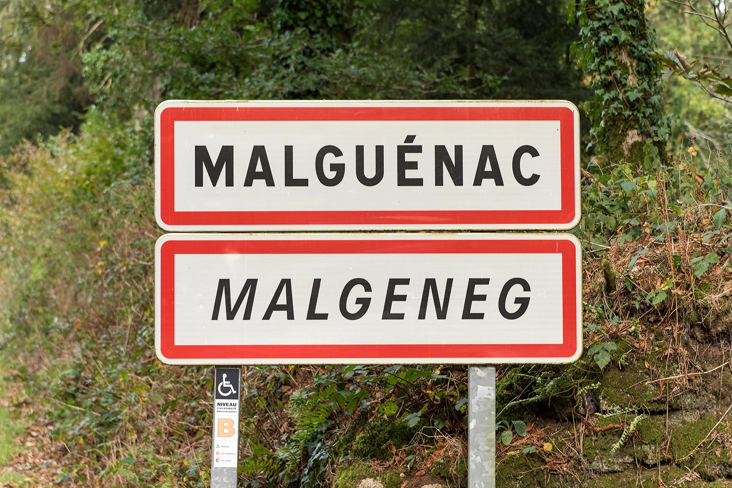 panneau d'entrée de la commune de Malguénac